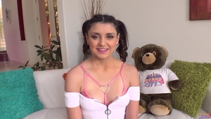 Perfect brunette Leda Lotharia face fuck