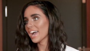 Pornstar Naomi Woods pussy eating