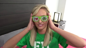 Glamour teen chick Winter Bell POV pussy eating