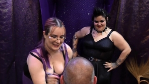 Huge MILF strapon