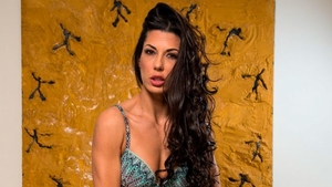 Shaved Alexa Tomas likes plowing hard