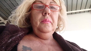 Italian BBW fingering live on cam
