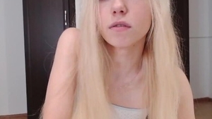 Big butt & young female ramming hard live on cam solo