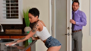 Short haired Honey Gold kissing each other porn