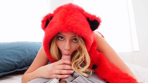 I Know That Girl - Blonde babe Lilly Sapphire sucking dick