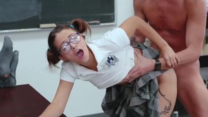 Team Skeet - Izzy Bell is naughty brunette